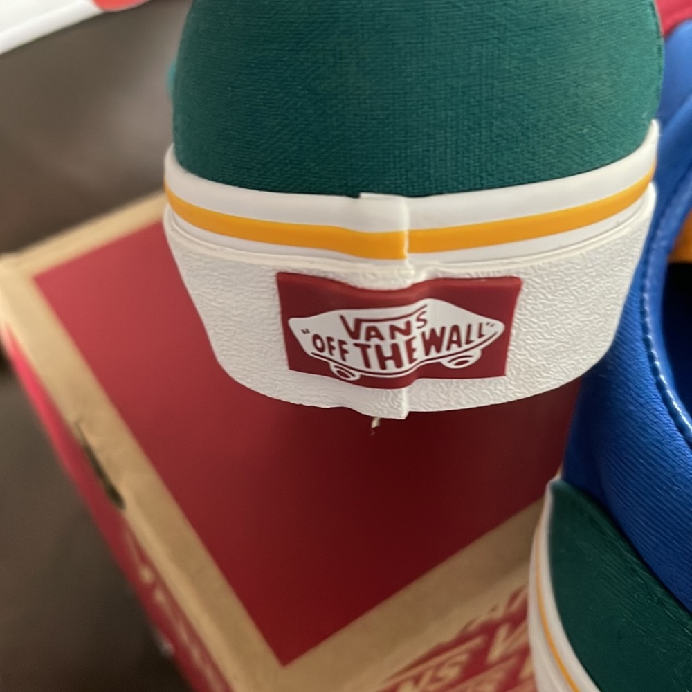 Vans - Picture 2 of 4
